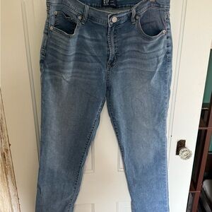 GAP Women's Light Blue Straight Leg Jeans